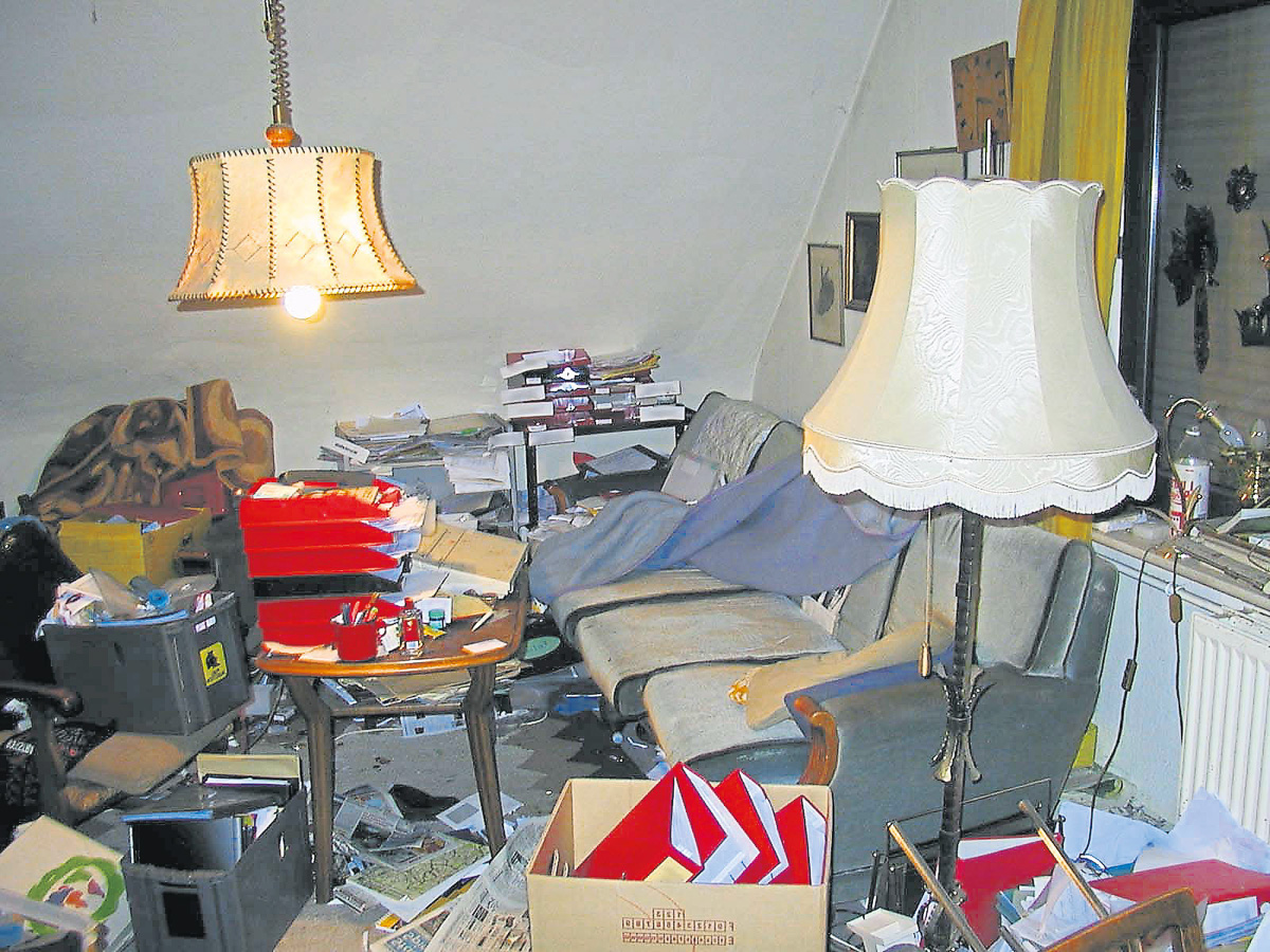 Messies leben räumlich und zeitlich unordentlich. Die zwanghafte Sammelleidenschaft kann bis zur völligen Unbewohnbarkeit der Wohnung – und damit auch zur sozialen Isolation – führen Foto: Wikipedia